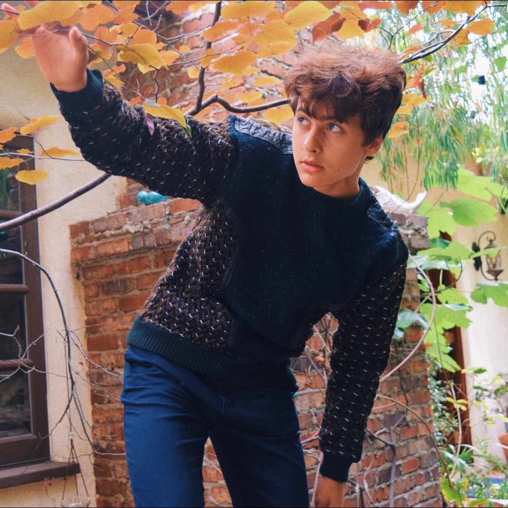 Cute vintage knit sweater